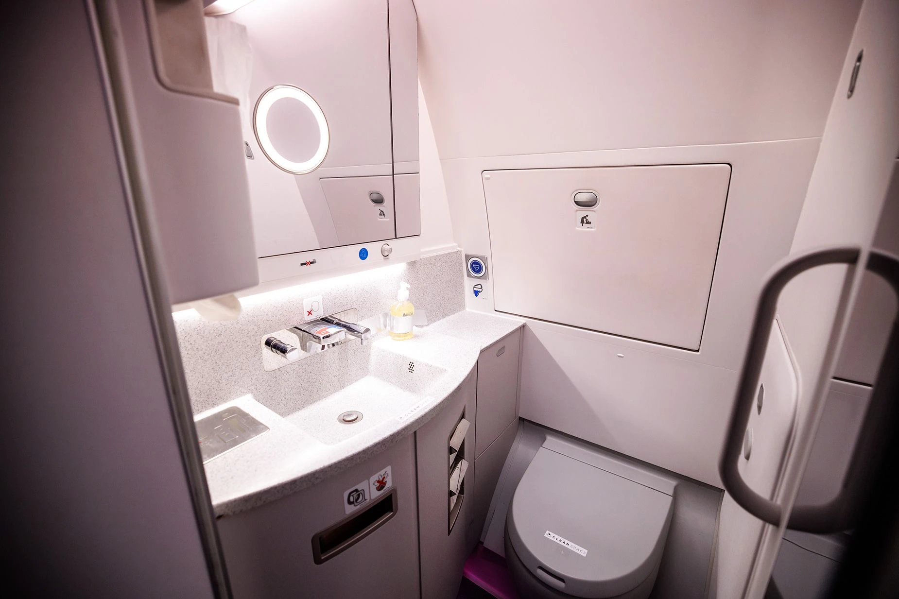 LAVATORY SET